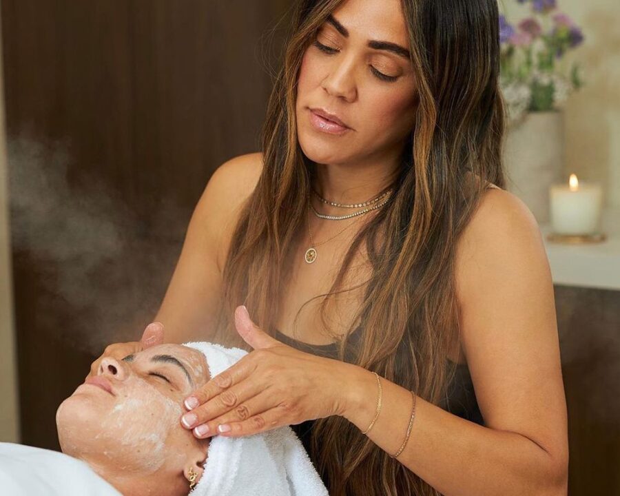 Shani Darden partage ses meilleurs conseils de soins de la peau d'hiver pour les femmes de plus de 40 ans
